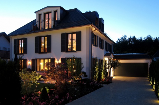 Villa München Bogenhausen Architekt Hron – Außenansicht bei Nacht